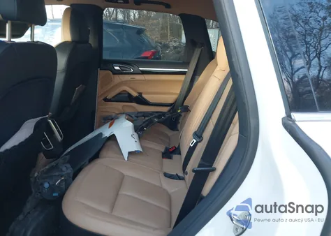 2016 Porsche Cayenne из США, поврежденный, VIN WP1AA2A27GKA11569